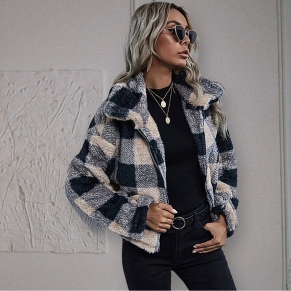 Checkered Zip up jacket ( fuzzy puffer ) - Picture 4 of 5